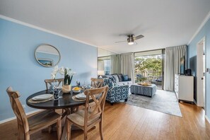 Smart TV, books - Modern Ocean View Maui Condo - Top Floor - Walk to Beach & Dining (Lahaina)