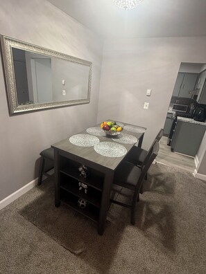 Dining - Modern 2 bdrm apartment Downtown Paterson NJ available during the FIFA WORLD CUP (Paterson)