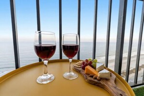 Outdoor dining - Myrtle Beach Resort Renaissance Tower #2001 (Myrtle Beach)
