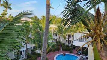2 outdoor pools