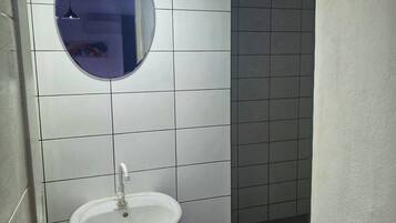 Dobbeltrom, balkong, bassengutsikt | Bad