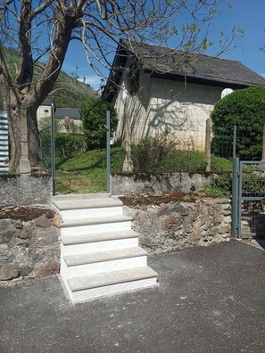 Property grounds - 2-star gîte Pays Basque (Haux)