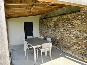 Outdoor dining - L'Escale gite (Tressignaux)