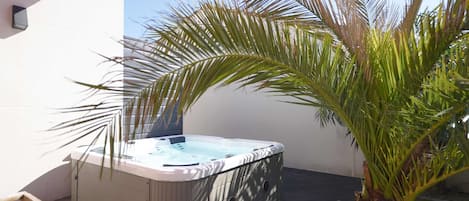 Bain à remous extérieur