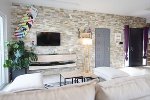 Free WiFi, bed sheets, wheelchair access - Villa 4 trèfles - avec jardin arboré et jacuzzi (Les Achards)
