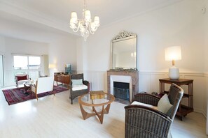 TV, stereo - Villa Viasol - Four Bedroom House, Sleeps 10 (Les Sables d'Olonne)