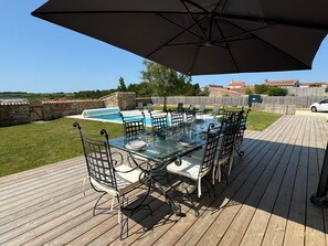 Outdoor dining - Villa de Charles - Five Bedroom House, Sleeps 10 (Talmont-Saint-Hilaire)