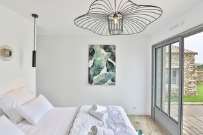 Iron/ironing board, free WiFi, bed sheets - Villa de Charles - Five Bedroom House, Sleeps 10 (Talmont-Saint-Hilaire)