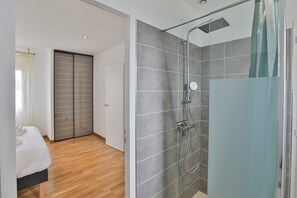 Hair dryer, towels - Villa Mediterranée - Three Bedroom House, Sleeps 6 (Les Sables d'Olonne)