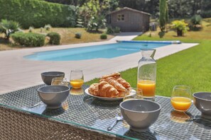 A heated pool - La Villa Jardaise - Three Bedroom House, Sleeps 6 (Jard-sur-Mer)