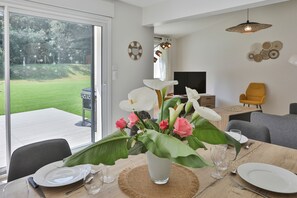 Dining - La Villa Jardaise - Three Bedroom House, Sleeps 6 (Jard-sur-Mer)