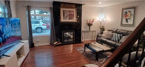 Smart TV - Spacious 3 bed/bath townhome in marvelous Vegas/Summerlin area with AC and pool. (Las Vegas)