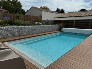 A heated pool - Quai Ouest - Three Bedroom House, Sleeps 8 (Saint-Vincent-sur-Jard)