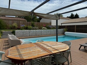 A heated pool - Quai Ouest - Three Bedroom House, Sleeps 8 (Saint-Vincent-sur-Jard)