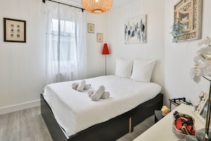 Iron/ironing board, free WiFi, bed sheets - La Vinière - Three Bedroom House, Sleeps 6 (Talmont-Saint-Hilaire)