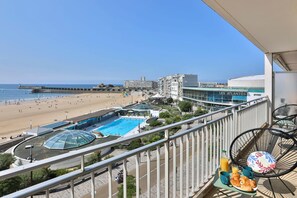 Property grounds - Miramar - Two Bedroom Apartment, Sleeps 6 (Les Sables d'Olonne)