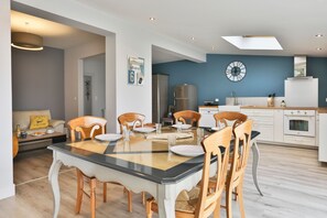 Dining - Maison Flammarion - Four Bedroom House, Sleeps 7 (Les Sables d'Olonne)