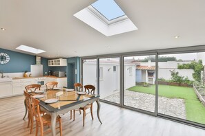 Dining - Maison Flammarion - Four Bedroom House, Sleeps 7 (Les Sables d'Olonne)