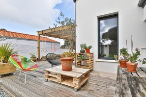 Terrace/patio - La Bulle - Four Bedroom House, Sleeps 8 (Brem-sur-Mer)