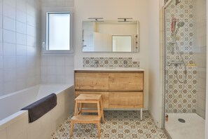 Hair dryer, towels - La Bulle - Four Bedroom House, Sleeps 8 (Brem-sur-Mer)