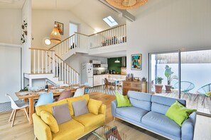 TV, stereo - La Bulle - Four Bedroom House, Sleeps 8 (Brem-sur-Mer)
