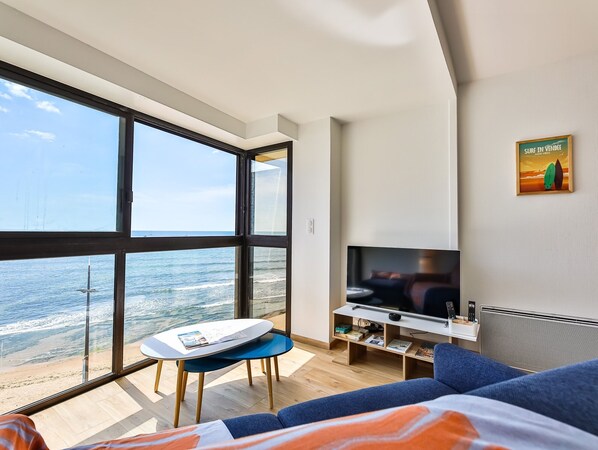 TV - L'Horizon Sablais - One Bedroom Apartment, Sleeps 3 (Les Sables d'Olonne)
