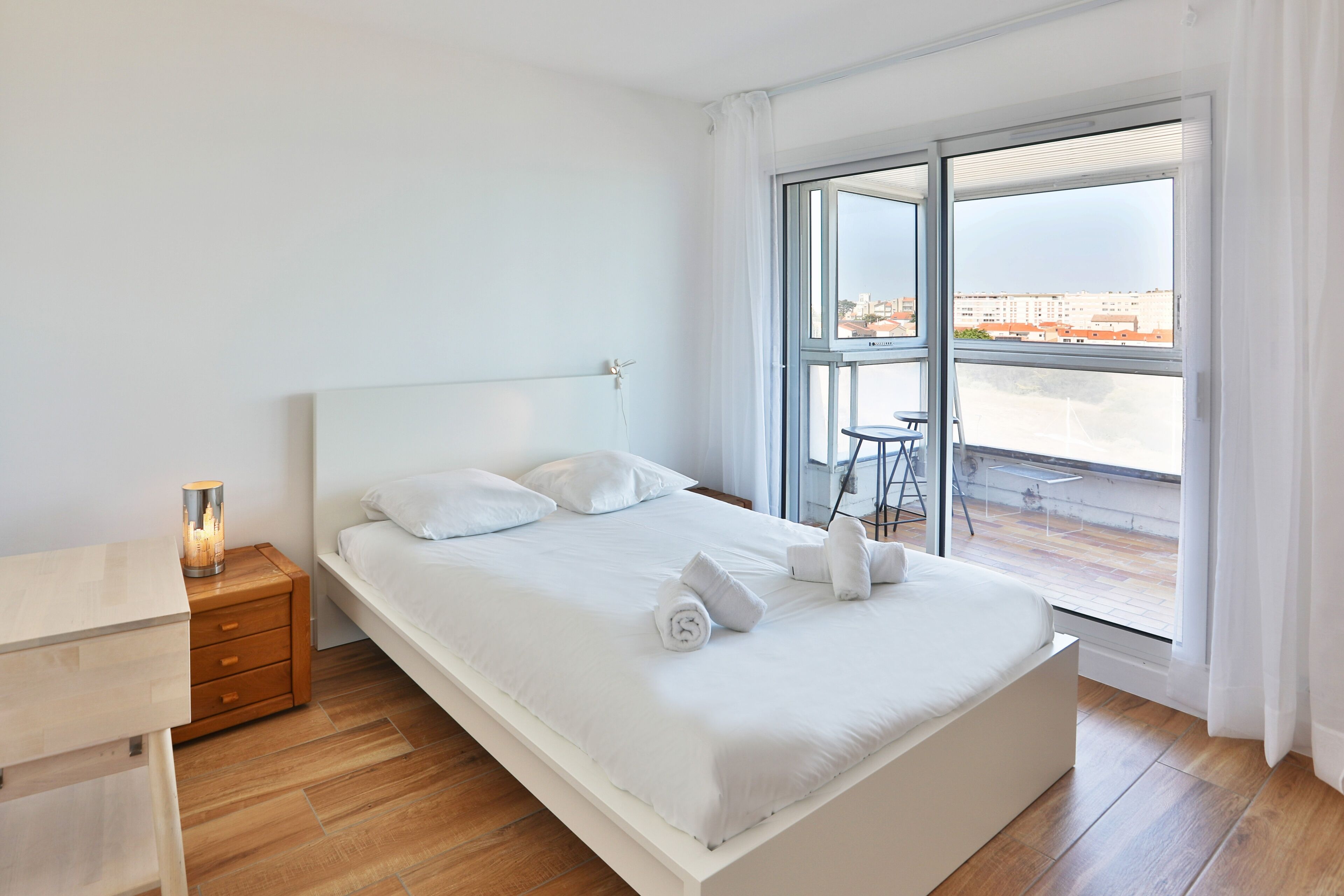 Iron/ironing board, free WiFi, bed sheets