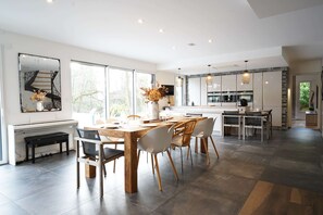 Dining - Villa du Château - Four Bedroom House, Sleeps 8 (Talmont-Saint-Hilaire)