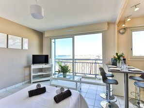 Room - Cocon Kennedy - Studio Apartment, Sleeps 2 (Les Sables d'Olonne)