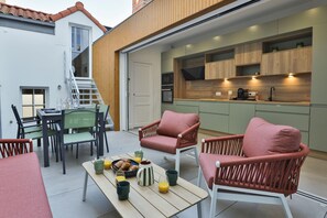 Outdoor dining - Villa Babil - Four Bedroom House, Sleeps 8 (Les Sables d'Olonne)