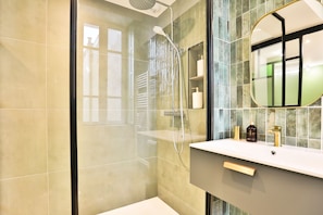 Hair dryer, towels - Villa Babil - Four Bedroom House, Sleeps 8 (Les Sables d'Olonne)