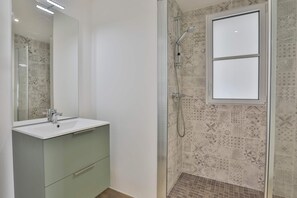 Hair dryer, towels - La Blancharderie - Two Bedroom Apartment, Sleeps 4 (Barbâtre)