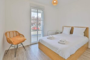 Een strijkplank/strijkijzer, gratis wifi, beddengoed