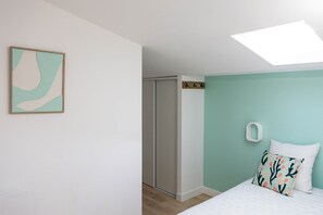 Iron/ironing board, free WiFi, bed sheets - Villa Sauvagère - Four Bedroom House, Sleeps 10 (Saint-Vincent-sur-Jard)