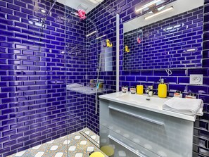 Hair dryer, towels - La Chaumoise - Two Bedroom House, Sleeps 4 (Les Sables d'Olonne)