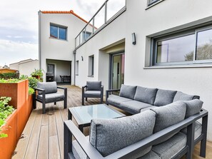 Terrace/patio - La Chaumoise - Two Bedroom House, Sleeps 4 (Les Sables d'Olonne)
