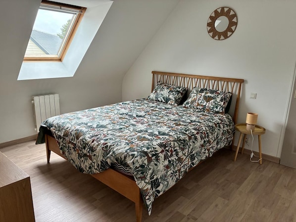5 bedrooms, WiFi, bed sheets
