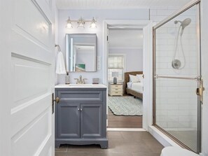 Hair dryer, towels - Beach Block Luxury | Sleeps 20 w/ Bar Room (Ventnor City)