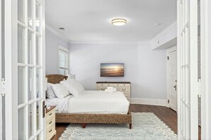 7 bedrooms, desk, iron/ironing board, travel cot - Beach Block Luxury | Sleeps 20 w/ Bar Room (Ventnor City)