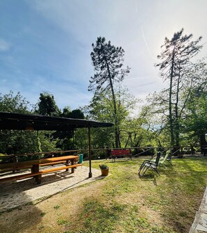 Outdoor dining - Guest-House FourWinds, home in relaxation in Tuscany (Toscana)