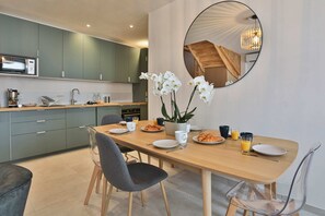 Dining - Mouettes des Sables - Three Bedroom House, Sleeps 8 (Les Sables d'Olonne)