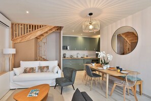 TV - Mouettes des Sables - Three Bedroom House, Sleeps 8 (Les Sables d'Olonne)