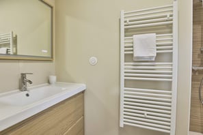 Hair dryer, towels - Oasis 144 - Three Bedroom House, Sleeps 6 (Les Sables d'Olonne)