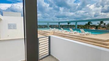 2 outdoor pools