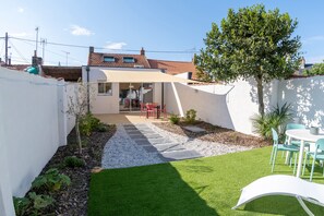 Outdoor dining - Maison Pépin - Two Bedroom House, Sleeps 4 (Les Sables d'Olonne)