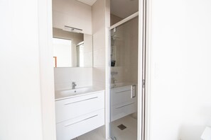 Hair dryer, towels - Maison Pépin - Two Bedroom House, Sleeps 4 (Les Sables d'Olonne)