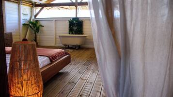 WiFi, bed sheets