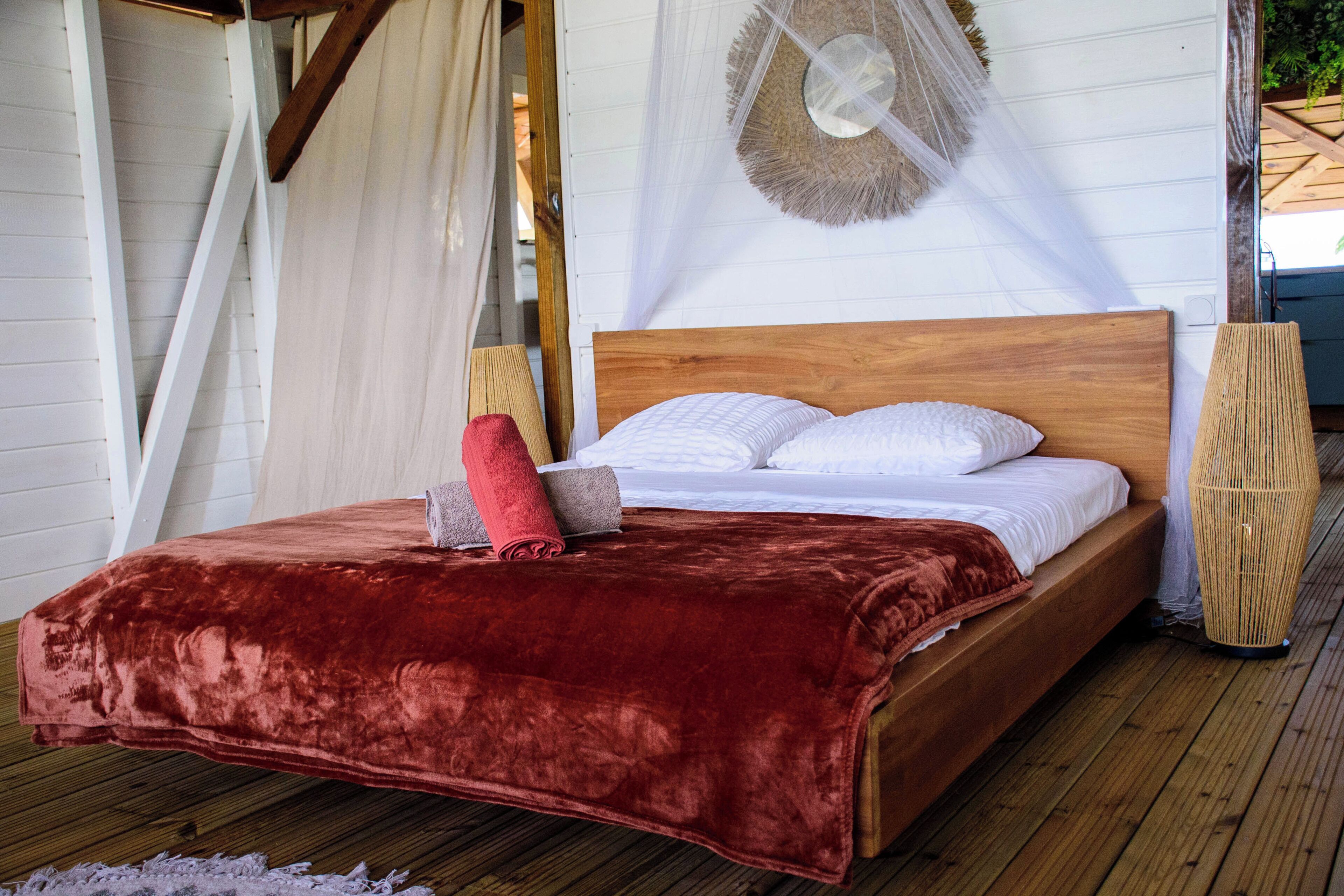 WiFi, bed sheets