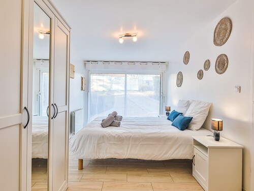 Petit Havre de paix - Three Bedroom House, Sleeps 7