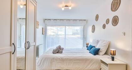 Petit Havre de paix - Three Bedroom House, Sleeps 7